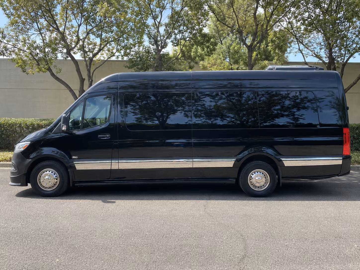 find the perfect transportation for your next airport transfer 1